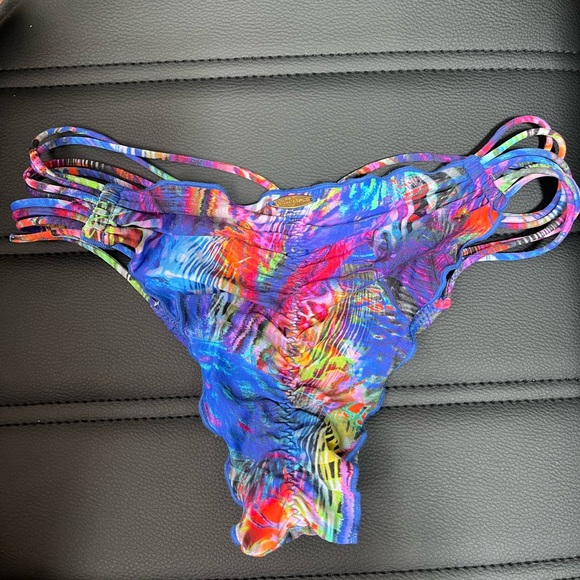 Strappy Scrunch Butt Bottom - Picture 4 of 4